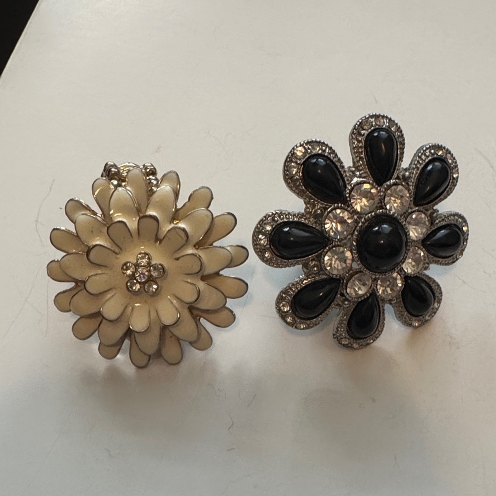 Elegant Black and Cream Floral Jewelry Stretchband Set